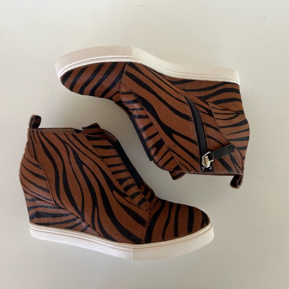 Linea Paolo Felicia III Wedge Sneaker, Caramel/Black Tiger Stripe Calf Hair, 7.5 - Picture 6 of 11